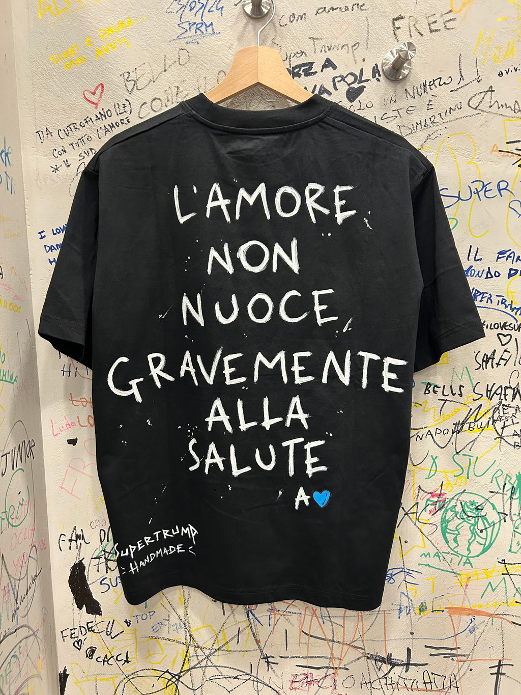 L’amore non nuoce gravemente alla salute, Custom T-shirt Handmade