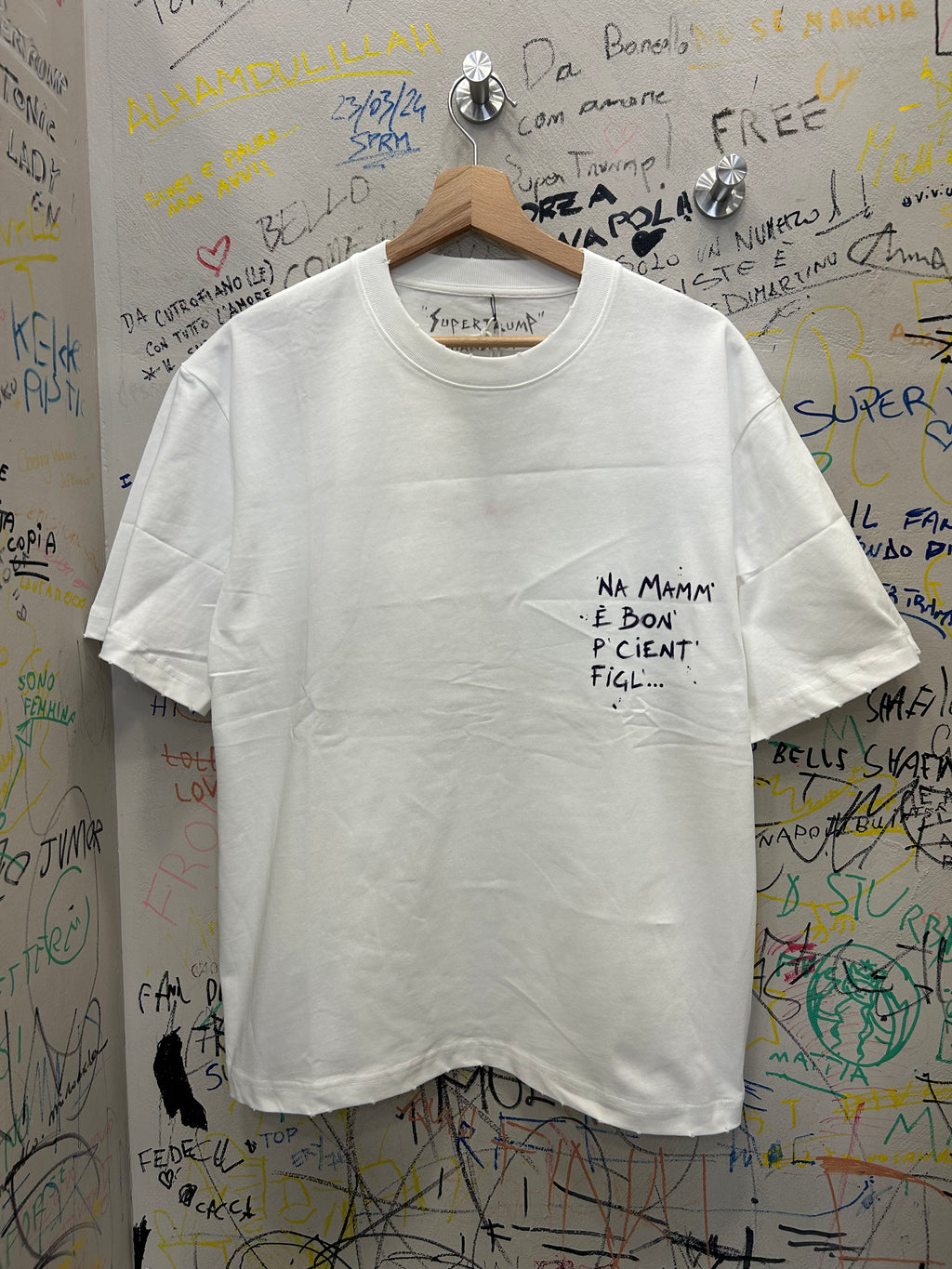 “ NA MAMM E’ BON’ P’ CIENT’ FIGL’ “ T-shirt personalizzata