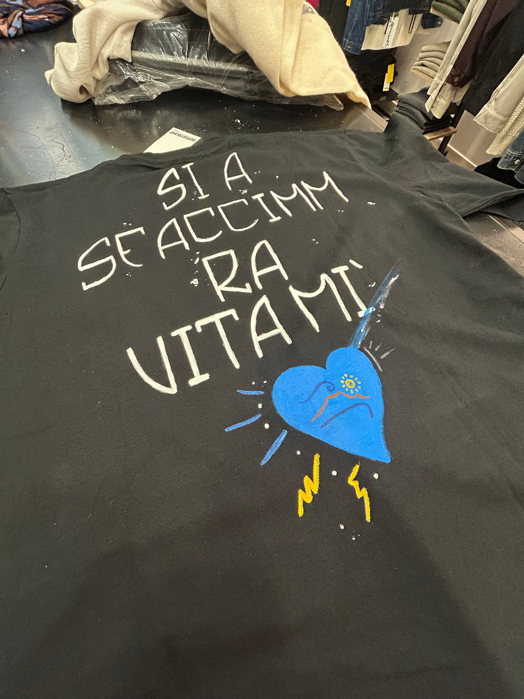 “ Si a Sfaccimm Ra Vita Mí “ dedica forte napoletana