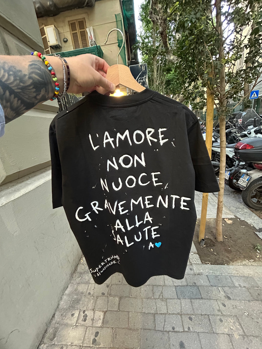 L’amore non nuoce gravemente alla salute, Custom T-shirt Handmade